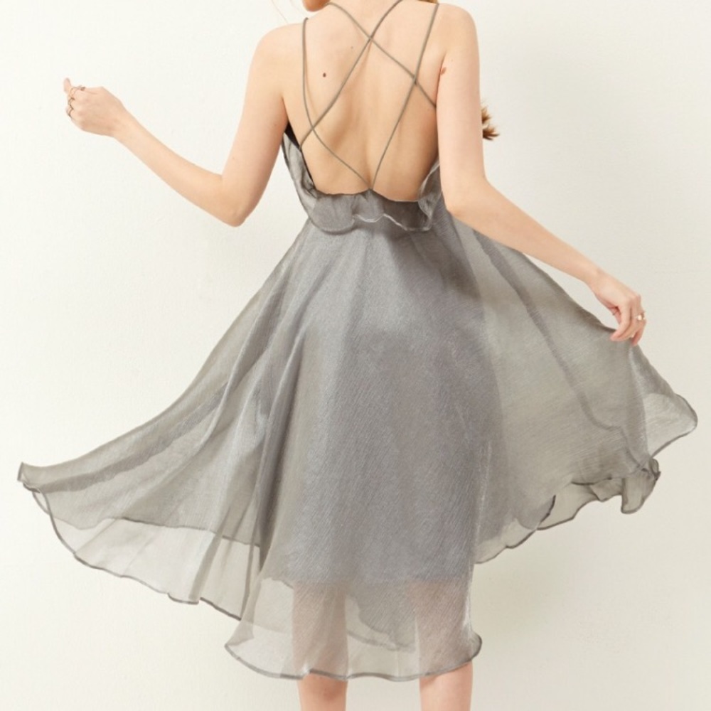 COPY - BEAUTIFUL SILVER DRESS WITH EXPOSED BACK size s/m
